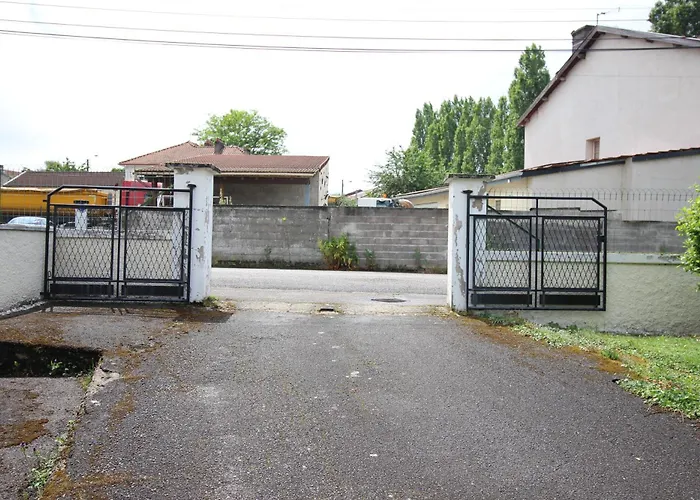 Apartmán 3 - Tres Grand Jardin Privee - Terrasse Privee - Garage Velo Et Moto - Parking Voiture Privee Dans La Propriete - Gere Par Presta-zen'services Thierville-sur-Meuse